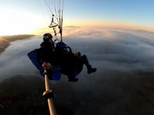 Siste Kaybolan Hazar Gölü, Yamaç Paraşütçüleri Tarafından Havadan Görüntülendi