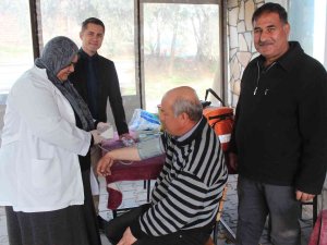 Köylerde Kapı Kapı Dolaşıp Sağlık Taraması Yapıyorlar