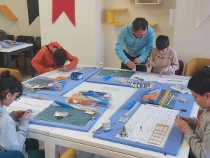 13 Şubat Gençlik Merkezi Eğitimlerini Sürdürüyor