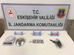 Yeşil Reçeteli Hap Ticareti Yapan Şahıslar Suçüstü Yakalandı