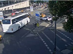 İ̇stanbul’da Film Gibi Olay Kamerada: Alkollü Taksici Çarptığı Polisi Sürükleyip Kaçtı