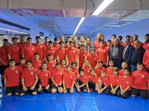 Döşemealtı Belediyesinin Pehlivanları Yeni Sezon İçin Kampa Girdi