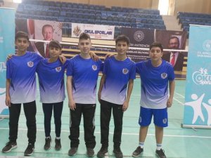 Hüdavendigar Ortaokulu Badmintonda Büyük Başarı Elde Etti