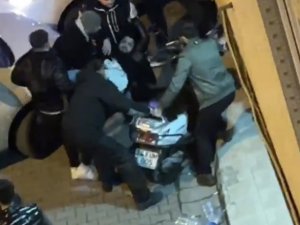 İ̇stanbul’da Kıraathanede Silahlı Saldırı Kamerada: Sandalye Fırlatıp, Masaları Devirdiler