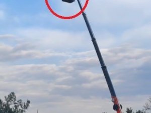 Alkollü Maganda Vincin Tepesine Çıkıp Alkış İstedi