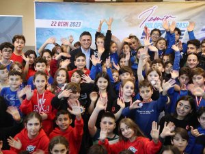İ̇zmir’in Minik Yüzücüleri Aliağa’da Yarıştı