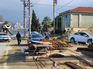 Yalova Esenköy’de Cip İle Otomobil Çarpıştı