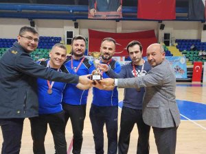 Kütahya’da Eğitim Çalışanlarından Voleybol Turnuvası