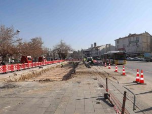 Konya Büyükşehir Kültürpark’a Kapalı Otobüs Durakları Yapıyor