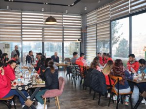 Genel Sekreter Çiftçi Milli Sporcularla Buluştu