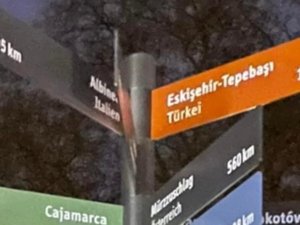 Berlin’de Dikkat Çeken Eskişehir Tabelası