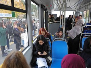 Çevre Dostu Elektrikli Otobüsler Ücretsiz Olarak Öğrencilerin Hizmetinde