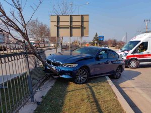 Fenalaşan Sürücü Ağaca Çarptı
