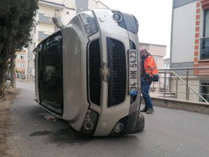 Devrilen Otomobilin İçinden Burnu Bile Kanamadan Çıktı