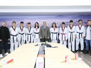 Başarılı Sporcular Ödüllendirildi