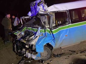 1 Kişinin Öldüğü Feci Kaza Kamerada: Minibüs Tır Arkadan Çarptı