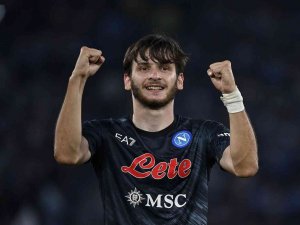 Kvaratskhelia Performansıyla Dikkat Çekiyor