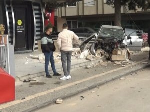Kontrolden Çıkan Araç Bahçe Duvarını Yıktı: 4 Yaralı