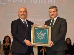 Gazi Üniversitesinde En Başarılı Doktora Tezleri Sahipleri Ödüllerini Aldı