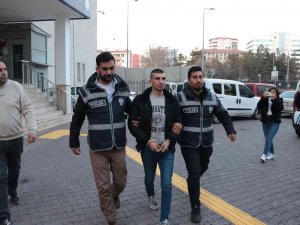 11 Yıl Hapis Cezası Bulunan Hırsız: "Cezamın Üstüne Katlamaya Çalışıyorum, 30’u Tamamlayacağım"