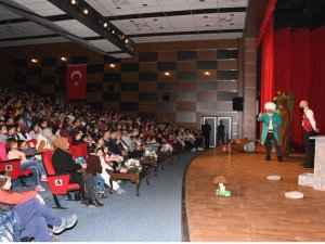 Amasya Belediyesi’nden Karne Hediyesi Tiyatro