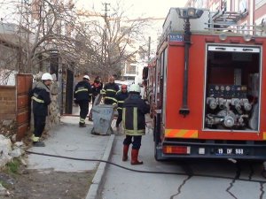 Metruk Binadaki Yangın Paniğe Sebep Oldu