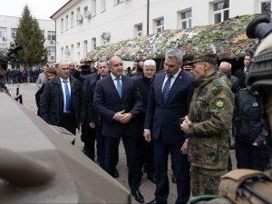 Bulgaristan Cumhurbaşkanı Radev, Avusturya Başbakanı Nehammer İle Bir Araya Geldi