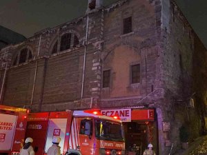 Beyoğlu’nda Ermeni Kilisesi’nin Lojmanı Alev Alev Yandı: 2 Yaralı