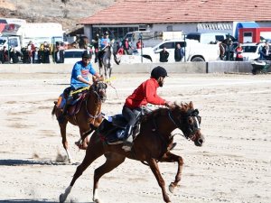 Geleneksel Atlı Cirit Turnuvası Başladı