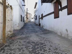 Eski Kuşadası’nın Tarihi Sokakları Aslına Uygun Olarak Yenilendi