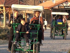 Kış Mevsiminde Yaz Havası: Tarih Ve Doğanın İç İçe Olduğu Mekanda Güneşin Tadını Çıkardılar