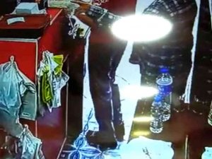 Önce Çekmecedeki Telefonu Çaldı, Ardından Döner Siparişi Verdi
