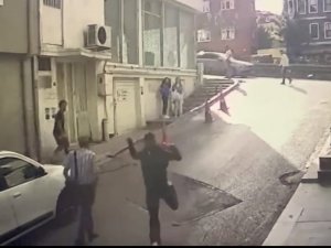 İ̇stanbul’da Kadınları Hedef Alan Kapkaççılar Kamerada: Güven Timleri Çeteyi Çökertti