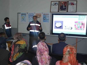Burdur’da Jandarma Ekiplerinden Uyuşturucu Ve Siber Suçlarla Mücadele Eğitimi