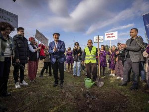 İ̇zmir’e Bir Yılda 10 Buca Cezaevi Kadar Yeşil Alan