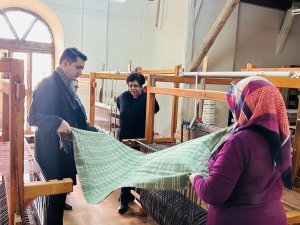 Gazenne Dokuması Kadınlara Hem Meslek Hem De Gelir Kapısı Oluyor