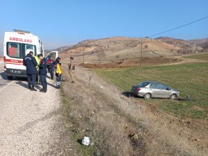 Şarampole Yuvarlanan Otomobilin Sürücüsü Yaralandı