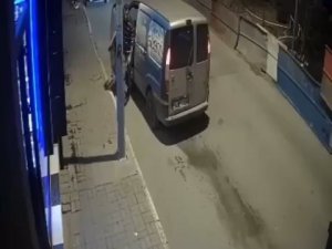 Pendik’te Kontak Anahtarı Üzerinde Bırakılan Ticari Araç Çalındı