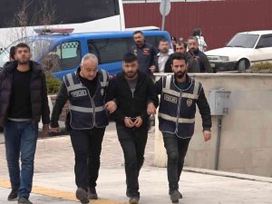 Sokak Ortasında Çatışmışlardı: Yürüyen ’Suç Makineleri’ Yakalandı