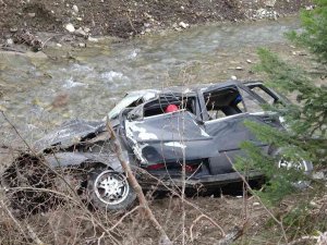 Defalarca Takla Atan Otomobil Dereye Uçtu: 1’i Çocuk 5 Yaralı