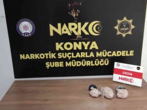 Konya’da Kadınların Kaldığı Evdeki Yastıktan Eroin Çıktı