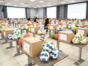 Okullara 1.5 Milyon Tl’lik Spor Malzemesi Yardımı