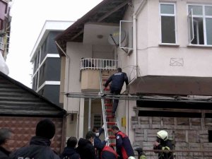 Yerinden Çıkan Soba Borusu Az Kalsın Evi Yakıyordu