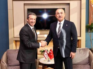 Bakan Çavuşoğlu, Kktc’li Mevkidaşı Ertuğruloğlu İle Görüştü