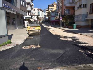 Asfalt Yenileme Çalışmaları Lale Sokak’ta Devam Ediyor