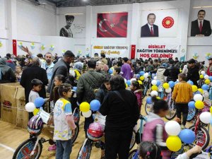 Şanlıurfa’da 400 Yetim Öğrenciye Bisiklet Hediye Edildi
