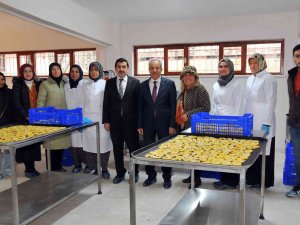 Akşehir Belediyesinden Hanımlara Meyve Kurutma Tesisi