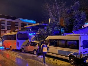Yalova’da 4 Araçlı Zincirleme Kaza