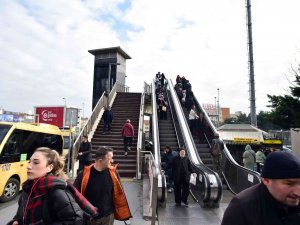 1 Yıl Önce Kar Yağışı Yolları Kapatırken, Bugün İse Hava Güneşli