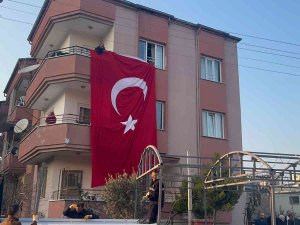 Şehit Ateşi Hatay’a Düştü, Baba Evine Türk Bayrakları Asıldı